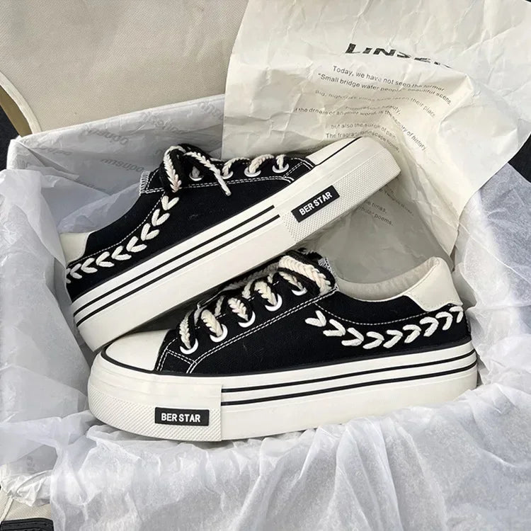 2024 Female Chunky Canvas Sneakers with Thick Sole, Height Increasing Platform Shoes for Youth Girls and Outdoor Sports